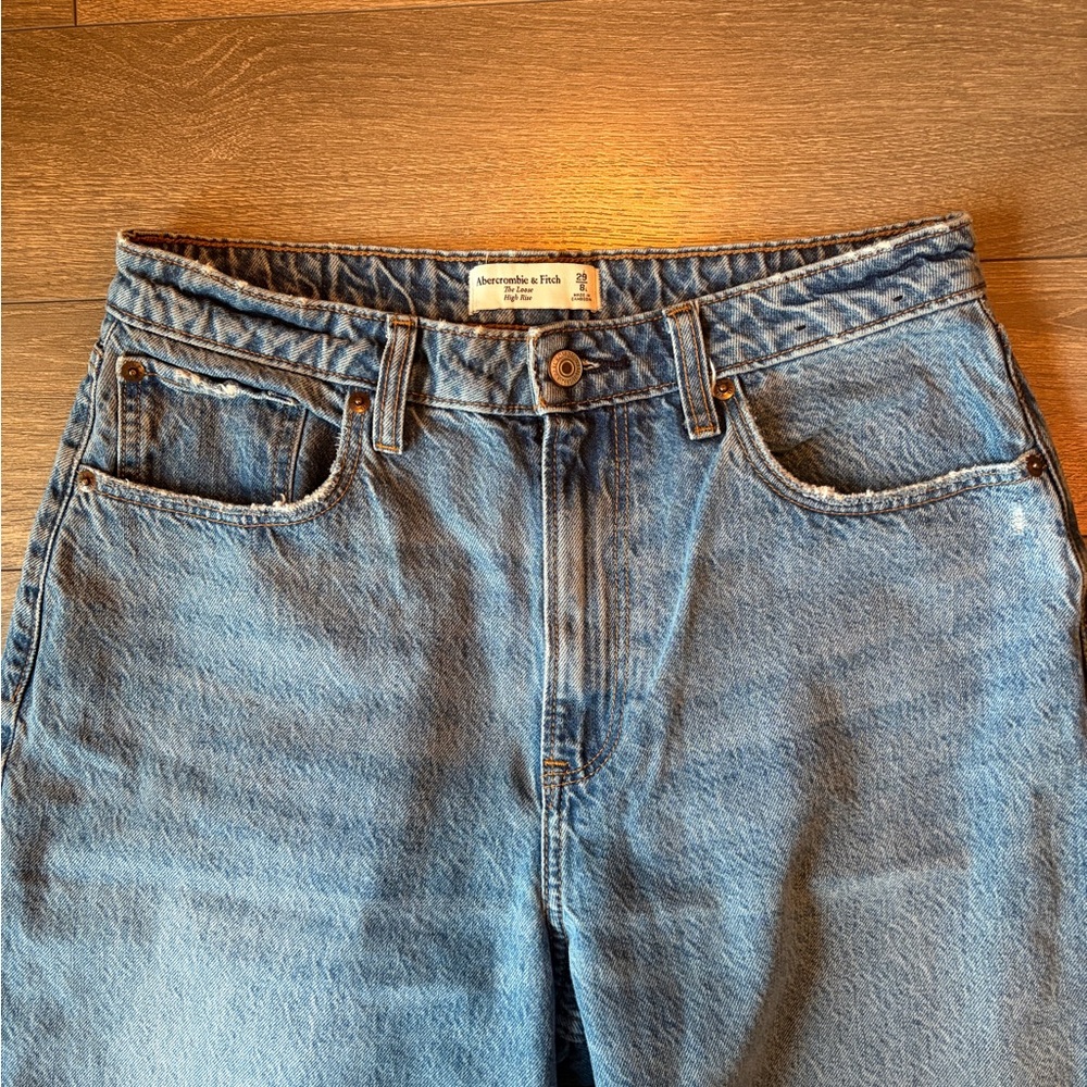 Abercrombie & Fitch Straight Leg Jeans - Medium Blue Denim - Picture 2 of 5